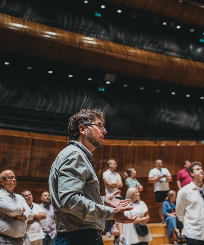 grupa zwiedzająca NOSPR